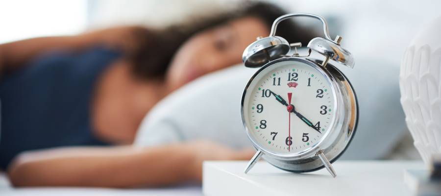 Düzenli uyku, hastalığın yönetiminde hastaya fayda sağlar.