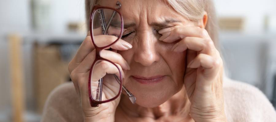 Göz migreni, görme kaybı, ışık çakmaları gibi belirtilerle başlayan ve baş ağrısı ile devam eden bir nörolojik rahatsızlıktır.