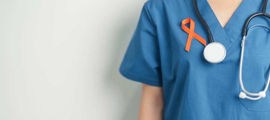 Lösemi, kemik iliğinde anormal kan hücrelerinin üretildiği bir hastalıktır.