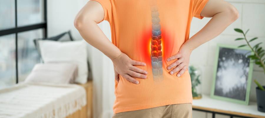 Fıtık ilerledikçe uyuşma, kas güçsüzlüğü ve günlük işlerde zorlanma görülebilir.