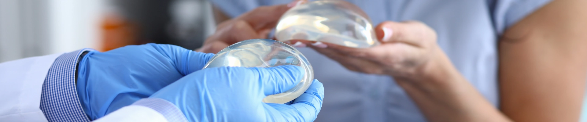 Meme Büyütme Ameliyatı Nedir? Nasıl Yapılır?