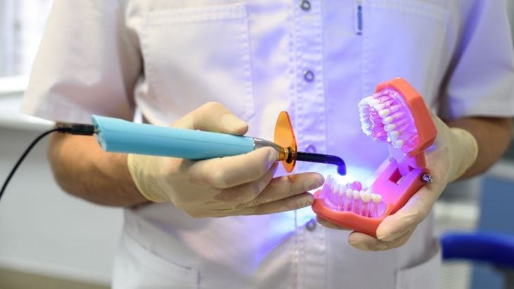 Köprü diş çeşitleri eksik diş için uygun seçeneği sunar ve ağız sağlığını destekler.