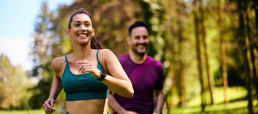 Glutamin kas ve bağışıklık sağlığını destekleyen önemli bir amino asittir.