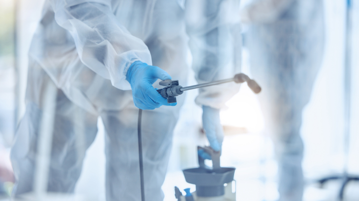 Dezenfeksiyonlar alkol bazlı veya klor içerikli olabilir.