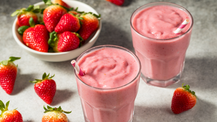 çilekli smoothie