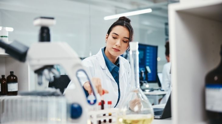 Tedavi süreci kişiye özel olarak düzenlenir ve hastalığın ilerleyişine göre zamanla güncellenebilir.