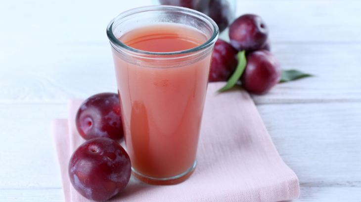 Erik suyu zengin içeriğiyle kalp ve damar sağlığını korumaya destek olur.