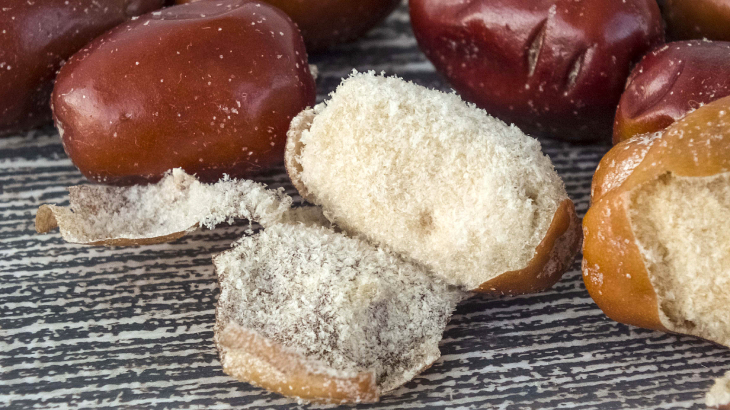 İğde çekirdeği tozu çeşitli tariflerde de kullanılabilir.