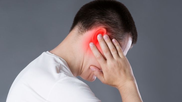 Bazı enfeksiyonlar veya hormonal değişimlerde kulakta sıcaklık ve yanma hissi yaratabilir. 