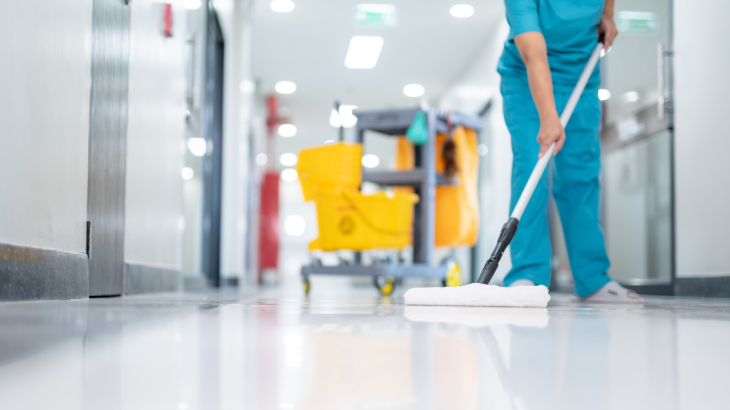 Sağlık kuruluşlarında hijyen oldukça önemli olduğu için dezenfeksiyon işlemi daha katı kurallara sahiptir.