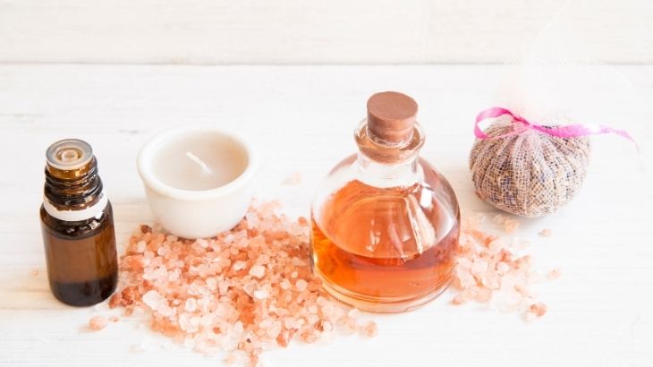 Himalaya tuzu banyo ritüellerinde rahatlatıcı etkisi sebebiyle tercih edilir.