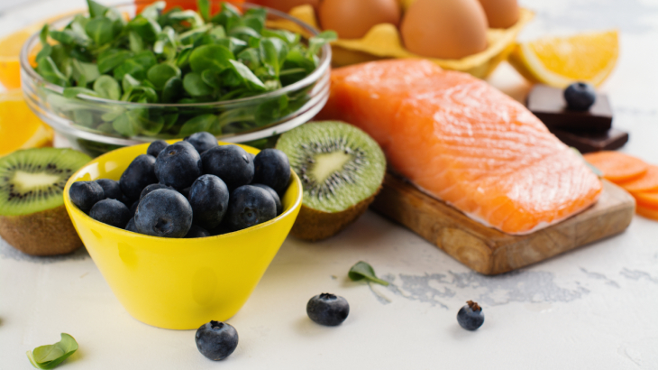 Somon balığı omega-3 yağ asitleri sayesinde gözdeki iltihapları azaltıcı etki gösterebilir.