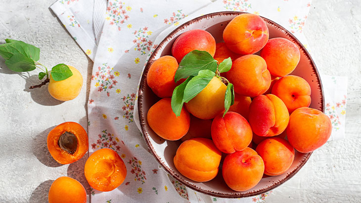 Yapımında olgun kayısılar kısa sürede kaynatılır, püre haline getirilir ve suyla karıştırılarak içime uygun hale getirilir. 