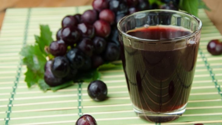 Üzüm suyu, potasyum içeriğiyle vücudun su dengesini düzenler.
