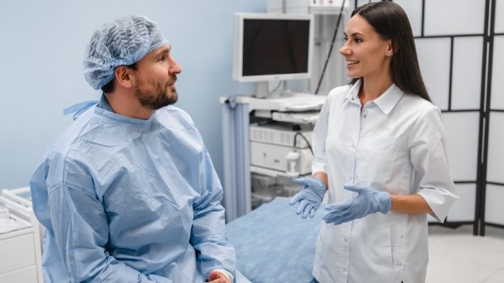 POEM işlemi, minimal invaziv bir yöntem olup genellikle ağrısızdır.