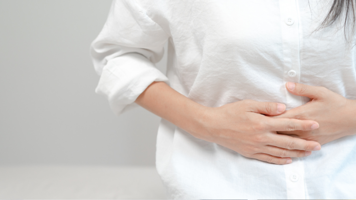 geçmeyen karın şişliği