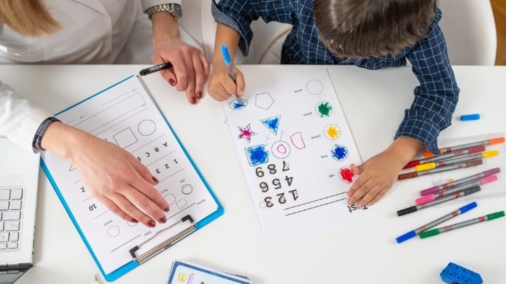 Gelişim alanlarının tamamını kapsayan bu test, sosyal ilişkilerden motor yeteneklere kadar birçok kritik noktaya ortaya koyar.