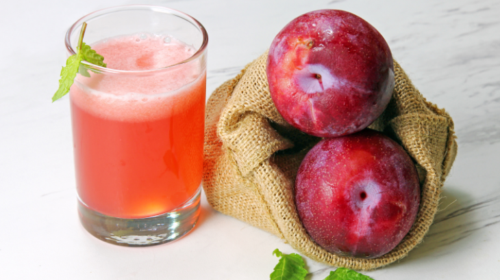 C vitamini deposu olan erik suyu, vücuda destek sağlayan bir içecektir.