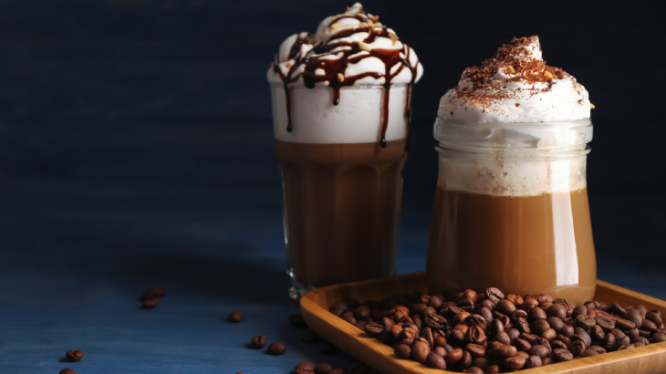 Frappe için Frappe Glass ve Highball Glass bardaklar sıklıkla tercih edilir.