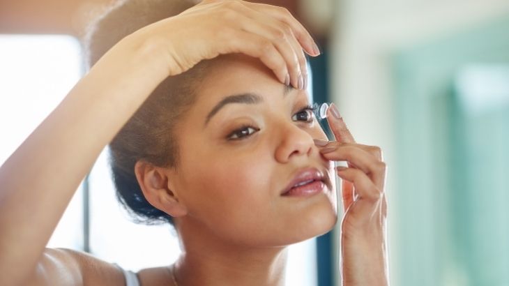 Göz çapaklanmasını önlemek için özellikle lens kullanan bireylerin hijyen kurallarına uyması gerekir.