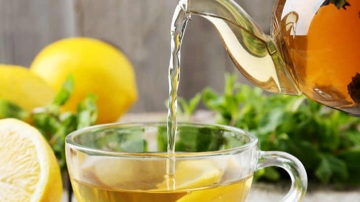 Cilt sağlığına yönelik doğal ve katkısız bir çözüm için ayva çekirdeği çayı, güzellik rutinine eklenebilir.