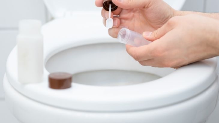 Risk grubunda olan bireyler pratik kitlerle evde test için numune alabilirler.