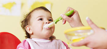 Bebekler ne zaman ne yemeli? Ek gıdaya başlama kuralları!