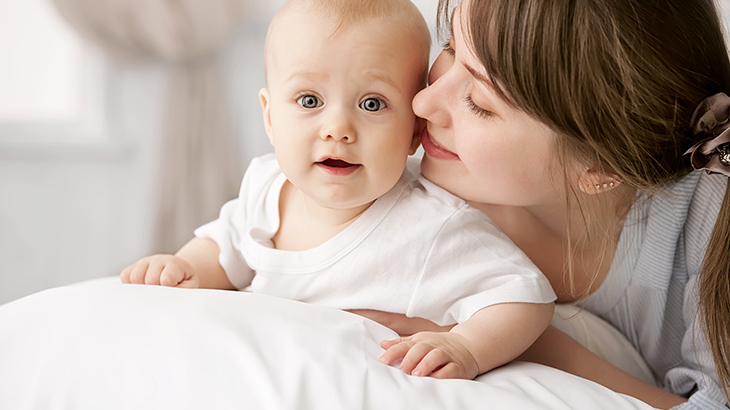 Bebeklerin konuşma süreci nasıl gelişir?
