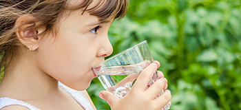 Az su içmenin vücuda 9 etkisi